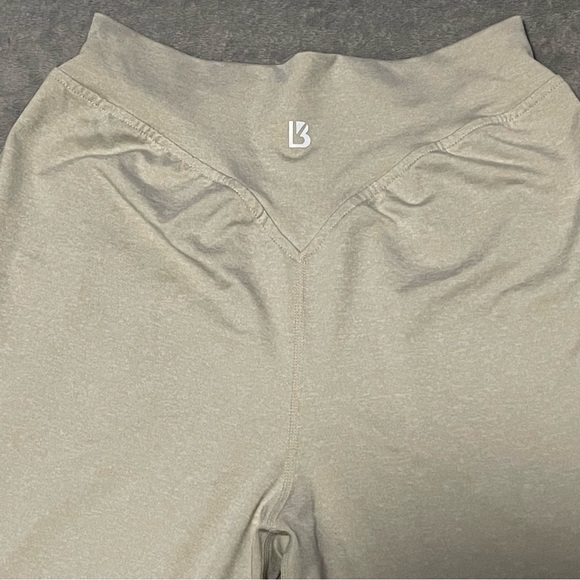 Buffbunny high rise track pants size medium in bone - Picture 5 of 8